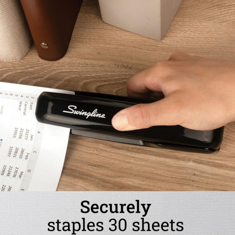 Swingline 25 Sheet Full Strip Desktop Stapler and Staples